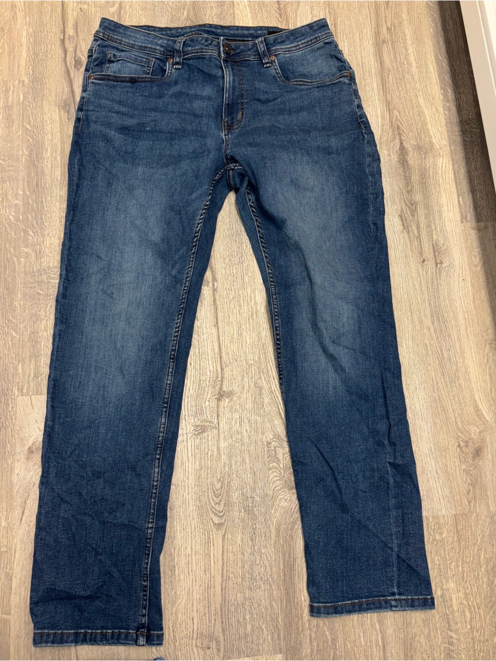 Classic Men's Jeans size 32x30. the perfect Jean nyc